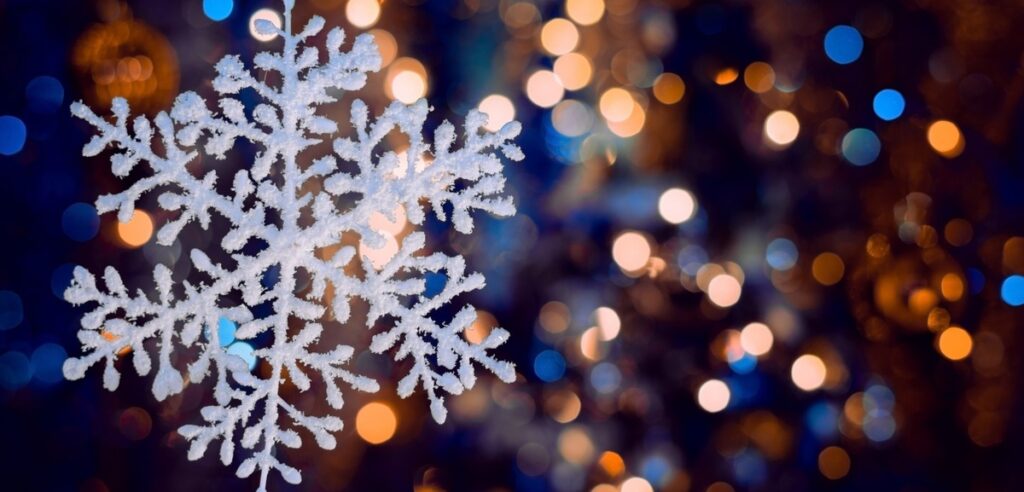 Christmas Door Decorations for your Apartment - EightDoors