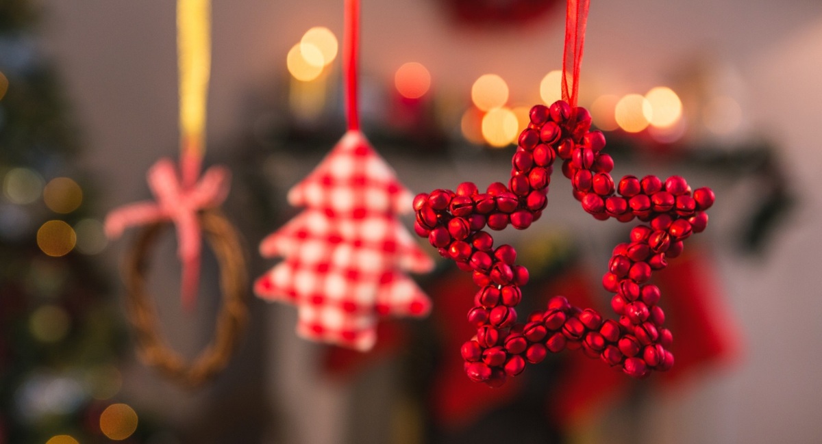 Christmas door decorations: color